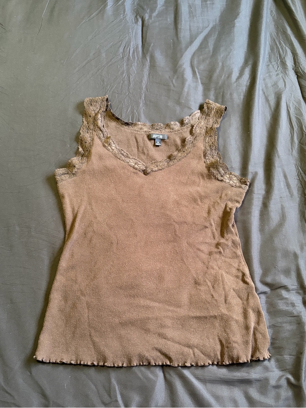 Y2K 2000s APT9 Brown tank top with lace details&ruffled hem. Size M.